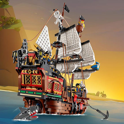 LEGO® Creator 3in1 - Kalózhajó (31109)