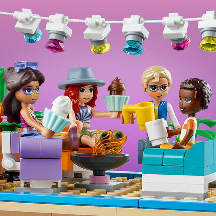 LEGO® Friends - Lakóhajó a csatornán (41702)