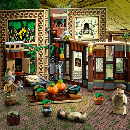 LEGO® Harry Potter™ - Roxfort™ pillanatai: Gyógynövénytanóra (76384)