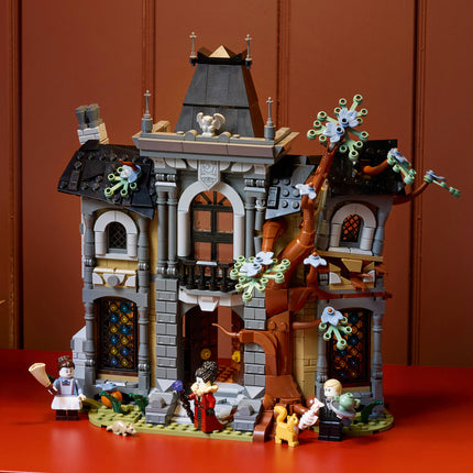 LEGO Icons (11383)