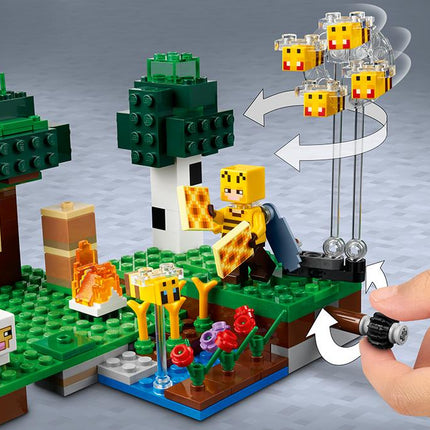 LEGO® Minecraft® - A méhfarm (21165)