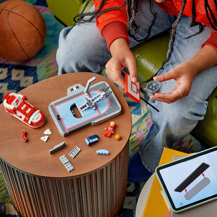 Nike x LEGO Collection (43021)