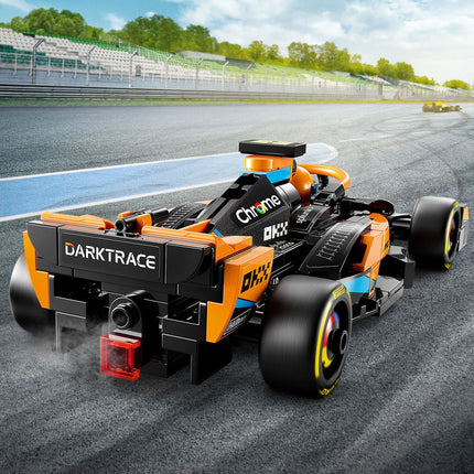 Trkaći automobil McLaren za Formulu 1 iz 2023.