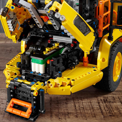 LEGO® Technic - 6x6-os Volvo csuklós szállítóJármű (42114)