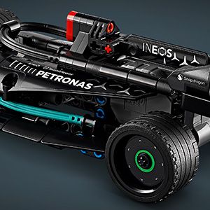 Mercedes-AMG F1 W14 E Performance Pull-Back