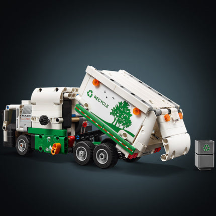 LEGO® Technic - Mack® LR Electric kukásautó (42167)